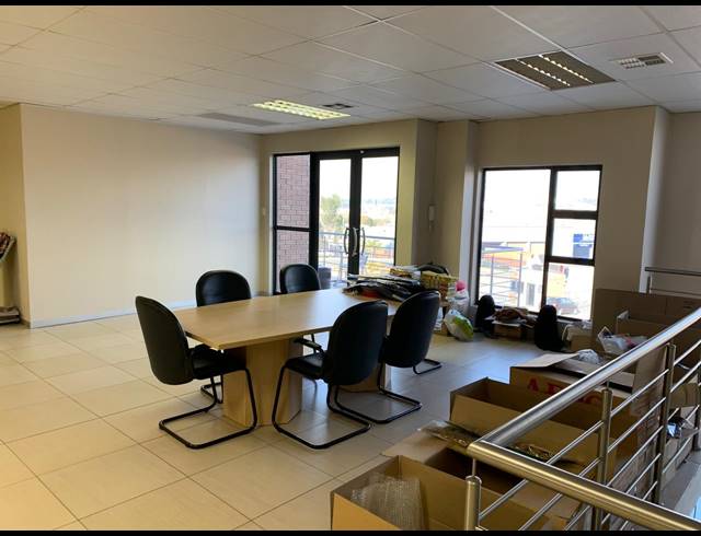 2,191M² WAREHOUSE TO LET IN COSMO BUSINESS PARK